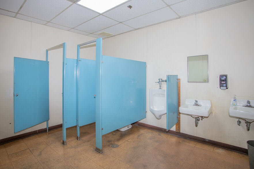 More Photos Of 80 American Wy, Natural Bridge Station Industrial For Lease