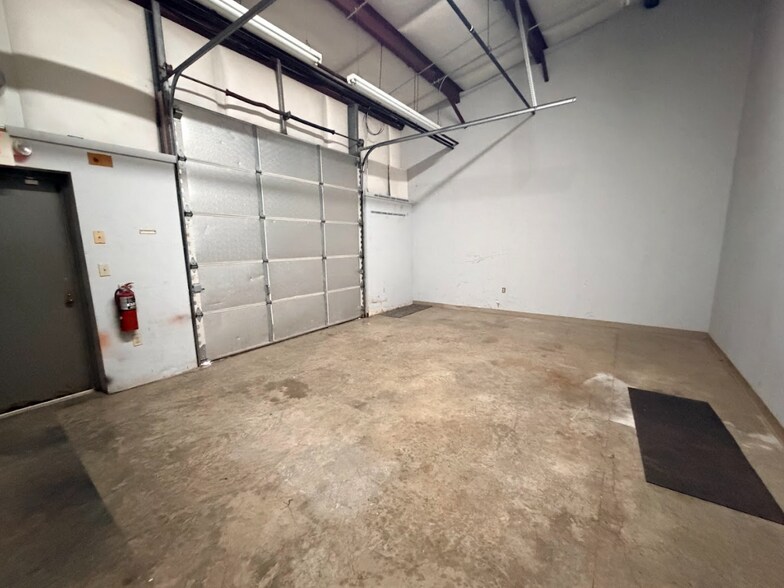 More Photos Of 4350-4372 Muhlhauser Rd, Fairfield Research And Development For Lease