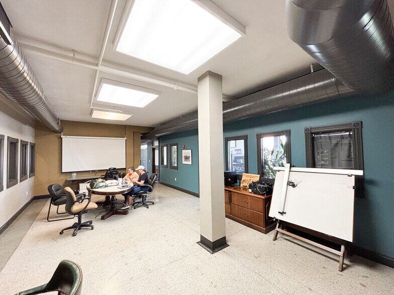 More Photos Of 431 S Jefferson Ave, Springfield Apartments For Lease