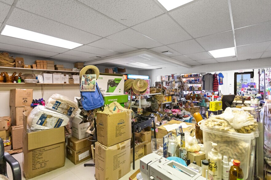 More Photos Of 2025 N Dixie Hwy, Pompano Beach Storefront Retail Office For Sale