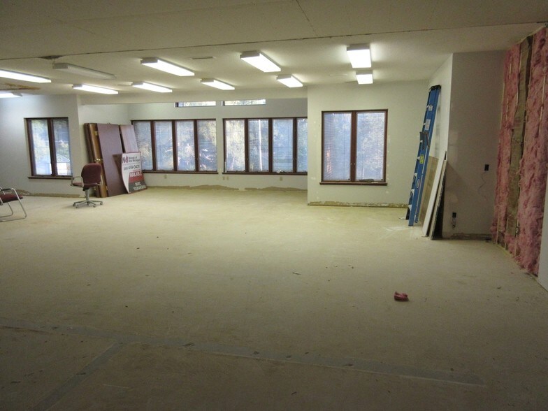 More Photos Of 1803 Whites Rd, Kalamazoo Office For Lease