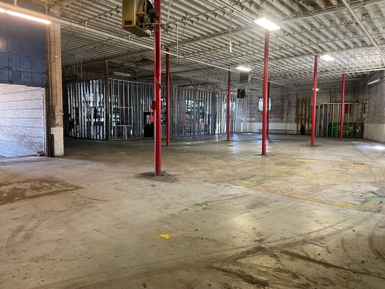 More Photos Of 715 W Whitehall St SW, Atlanta Warehouse For Lease