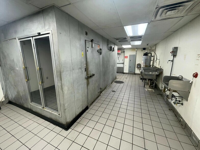 More Photos Of 7331 Indianapolis Blvd, Hammond Restaurant For Lease