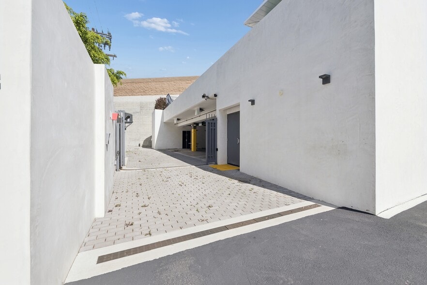 More Photos Of 11259 Washington Blvd, Culver City Medical For Sale