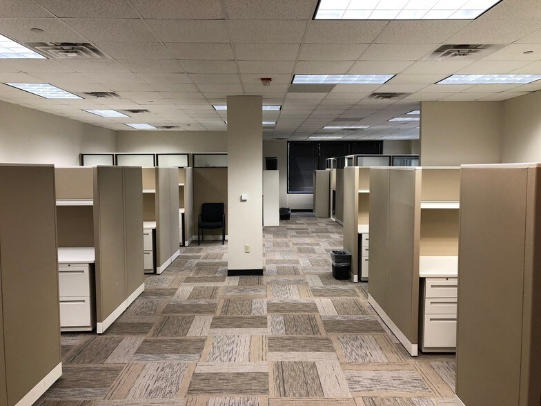 More Photos Of 8545 United Plaza Blvd, Baton Rouge Office For Lease