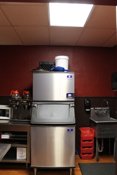 More Photos Of 145 S Main St, Saint Clair Storefront For Sale