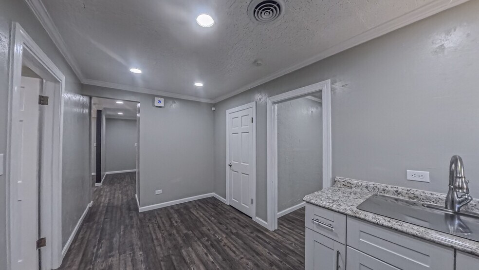 More Photos Of 1502 S Lipscomb St, Amarillo Light Distribution For Sale