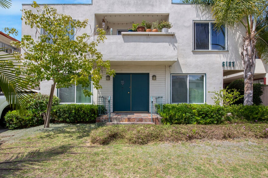 More Photos Of 6137 Alcott St, Los Angeles Apartments For Sale