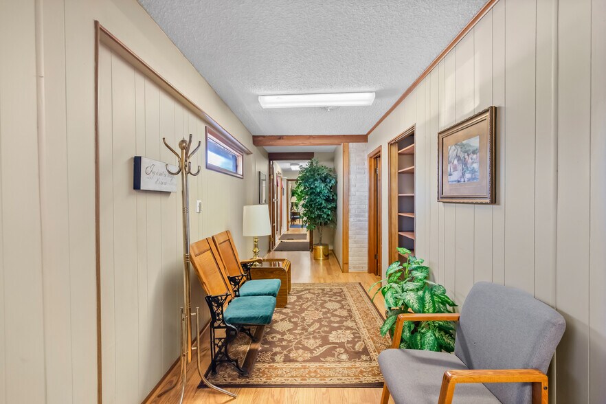 More Photos Of 1001 E Airline Rd, Victoria Office For Sale