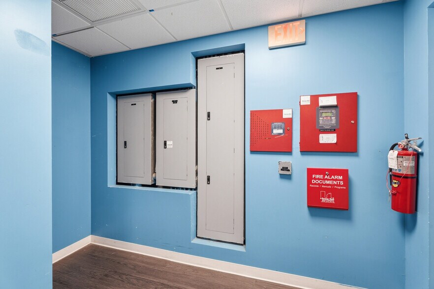 More Photos Of 2580-2590 SE Willoughby Blvd, Stuart Warehouse For Sale