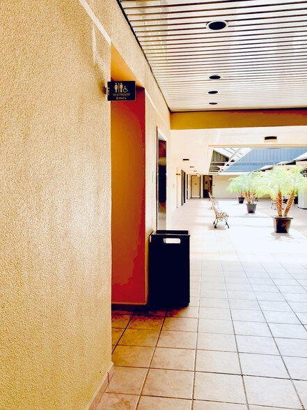 More Photos Of 8370 W Flagler St, Miami Medical For Lease