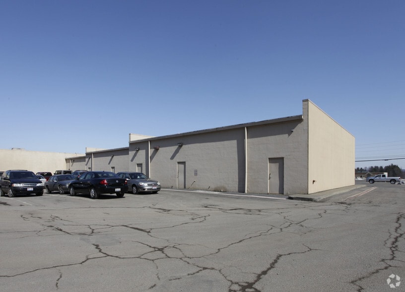 More Photos Of 3599-3643 Elm Rd NE, Warren General Retail For Lease