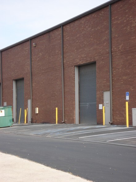 More Photos Of 822 James Record Rd, Huntsville Warehouse For Lease