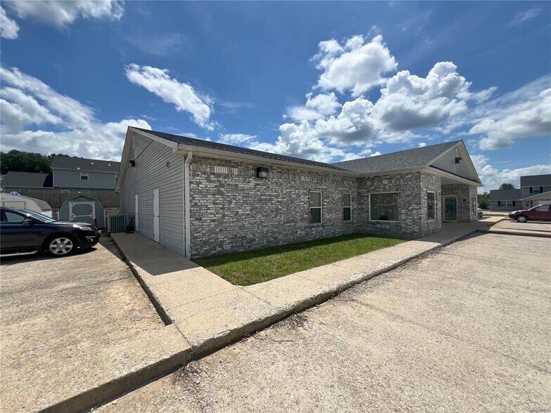 More Photos Of 19788 Sackett Ln, Waynesville Office For Sale