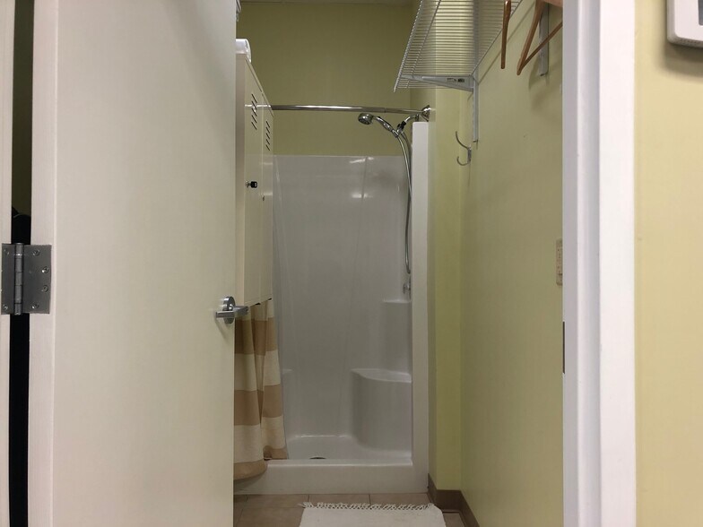 More Photos Of 100 Corporate Dr, Trumbull Research And Development For Lease