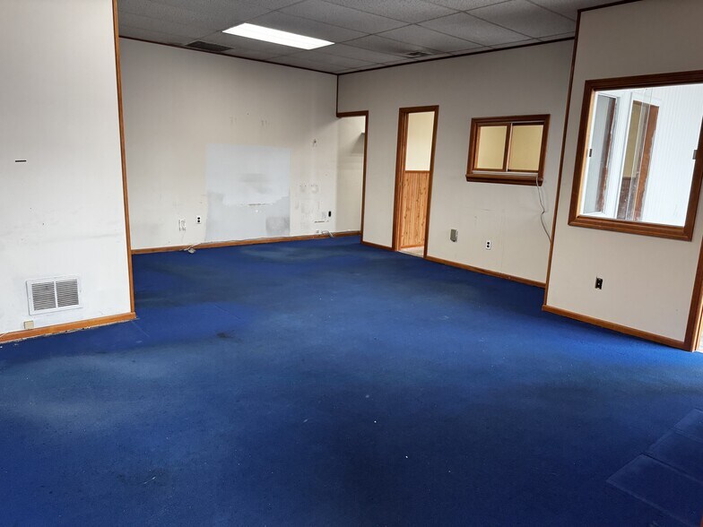 More Photos Of 1847 Newbridge Rd, North Bellmore Storefront For Lease