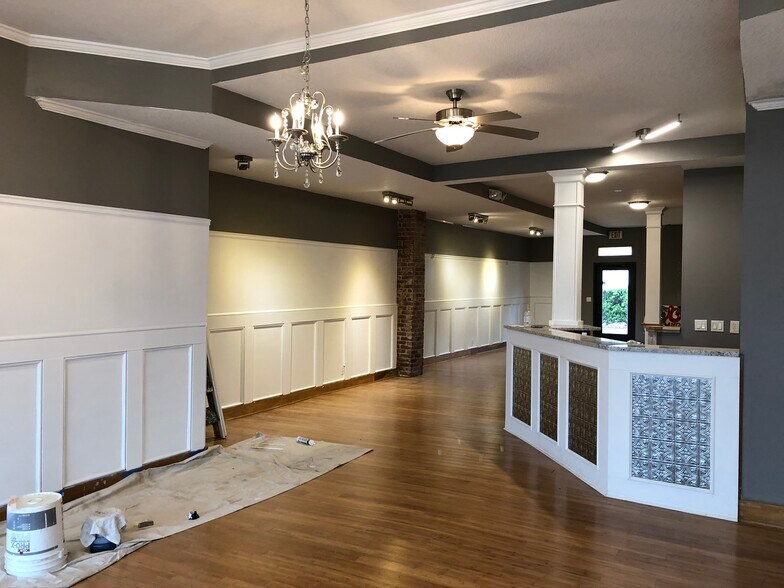 More Photos Of 13416 Santa Fe Trail Dr, Lenexa Storefront Retail Office For Lease