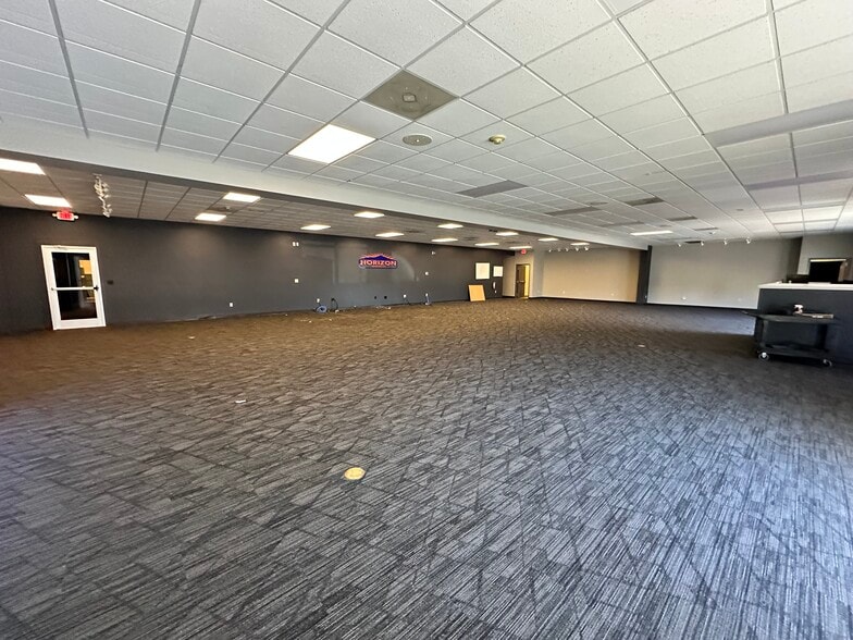 More Photos Of 269 Executive Park Dr NE, Concord Showroom For Lease