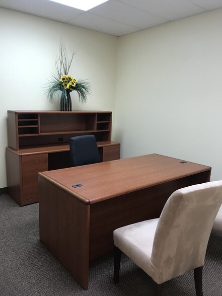 More Photos Of 1011 Surrey Ln, Flower Mound Office For Lease