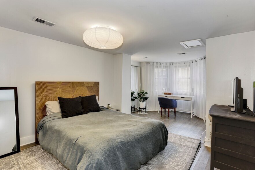 More Photos Of 1317 Corcoran St NW, Washington Apartments For Sale