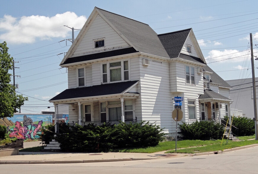 Primary Photo Of 309 Broadway, Green Bay Office For Sale