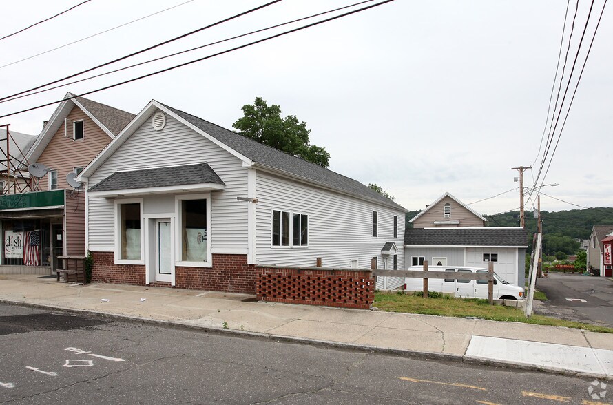 Primary Photo Of 34 Clifton Ave, Ansonia Freestanding For Lease