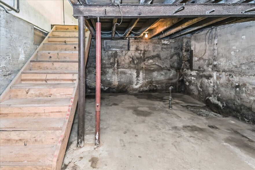 More Photos Of 816 Hempstead Tpke, Franklin Square Office For Lease