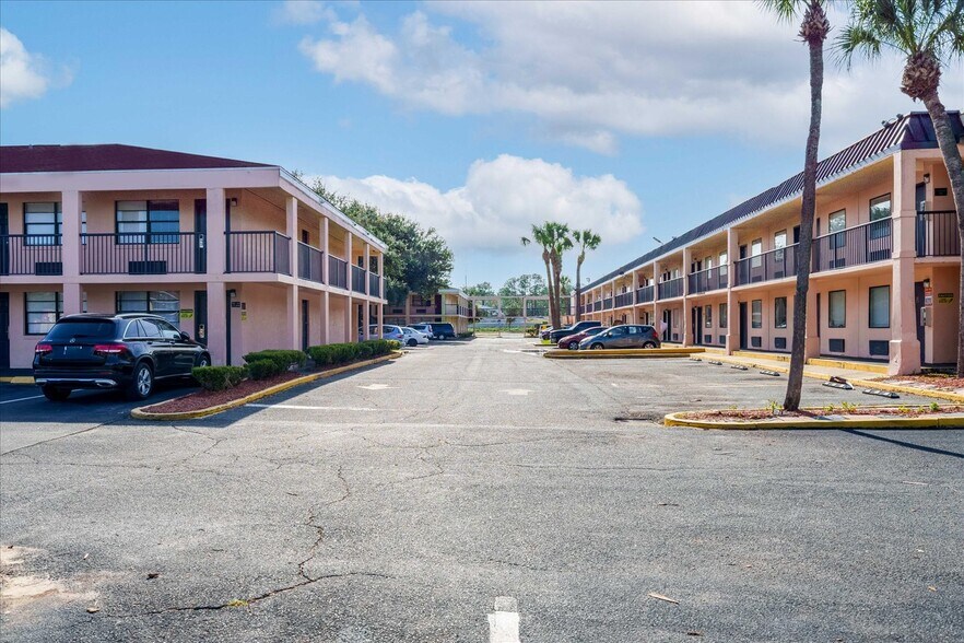More Photos Of 510 Lane Ave S, Jacksonville Hotel For Sale