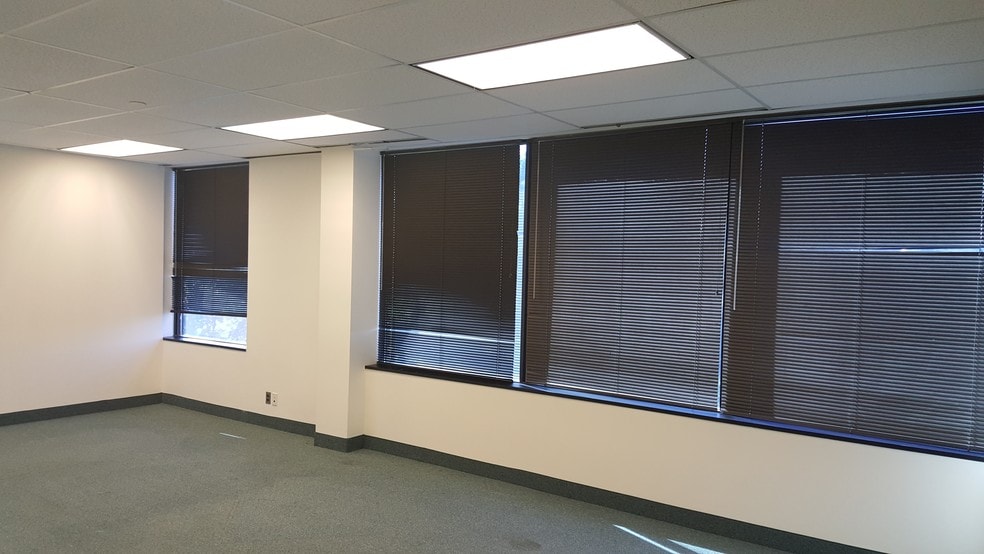 More Photos Of 814 W Diamond Ave, Gaithersburg Office For Sale