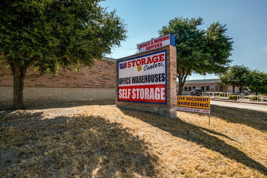 More Photos Of 800 Fulgham Rd, Plano Warehouse For Lease