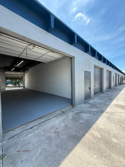 More Photos Of 3273-3289 Lake Worth Rd, Palm Springs Warehouse For Lease