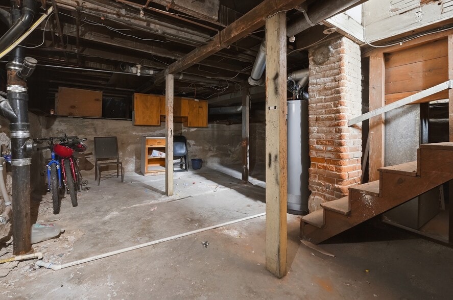 More Photos Of 819 12th Ave S, Nampa Storefront For Sale