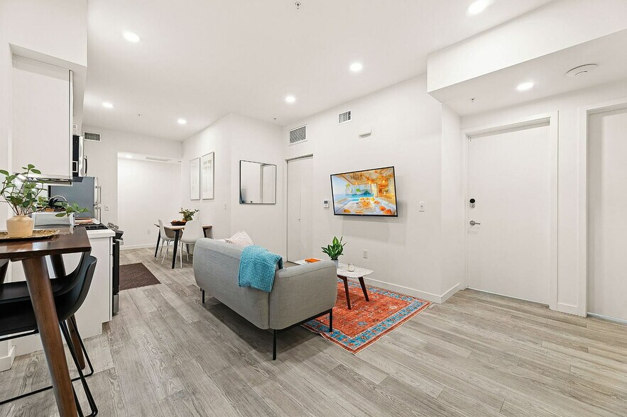 More Photos Of 660 N Oxford Ave, Los Angeles Apartments For Sale