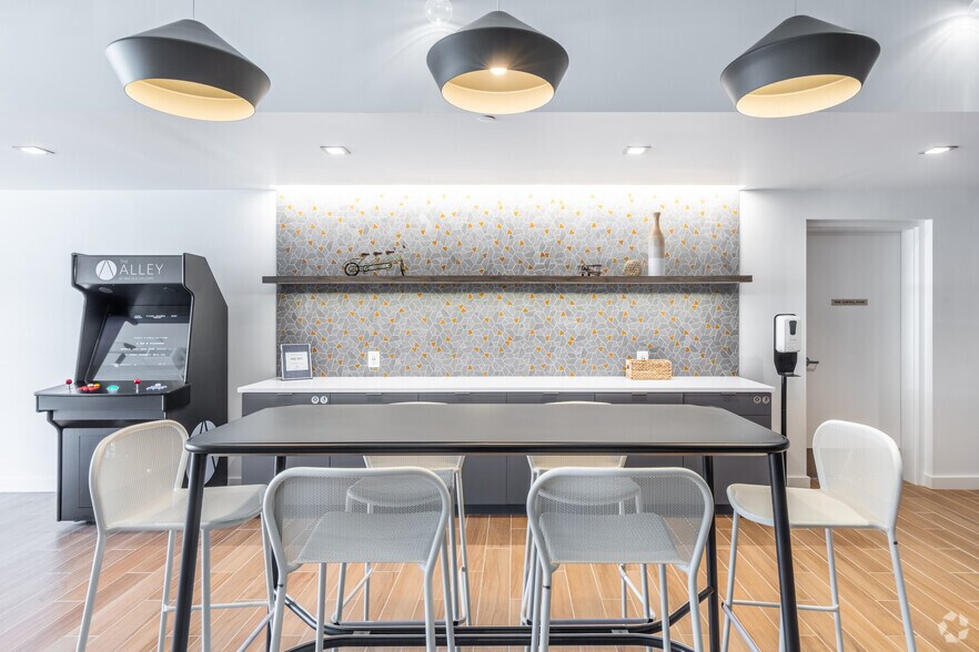 More Photos Of 1945 Old Gallows Rd, Vienna Medical For Lease