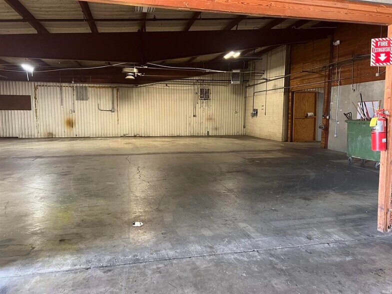 More Photos Of 1015 W 9th St, Mount Carmel Warehouse For Sale