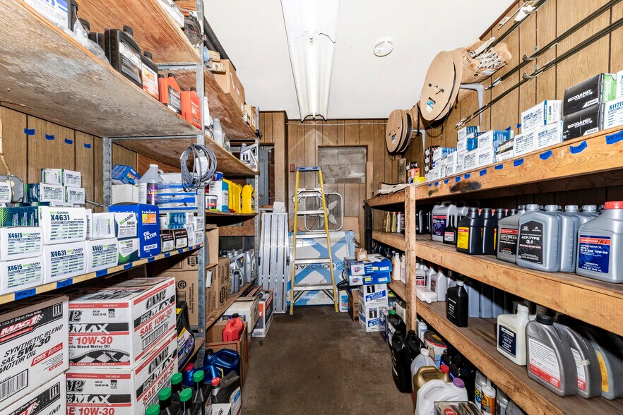More Photos Of 7415 Springfield Ave, Sykesville Service Station For Sale