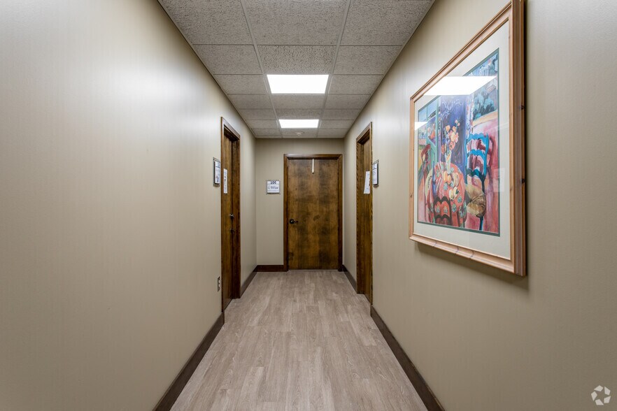 More Photos Of 7901-7909 Schatz Pointe Dr, Centerville Medical For Lease
