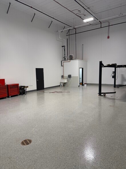 More Photos Of 254 Pleasant St, West Bridgewater Warehouse For Lease