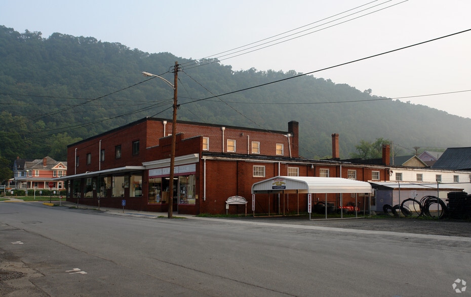 More Photos Of 115 Independence St, Berkeley Springs Storefront For Sale