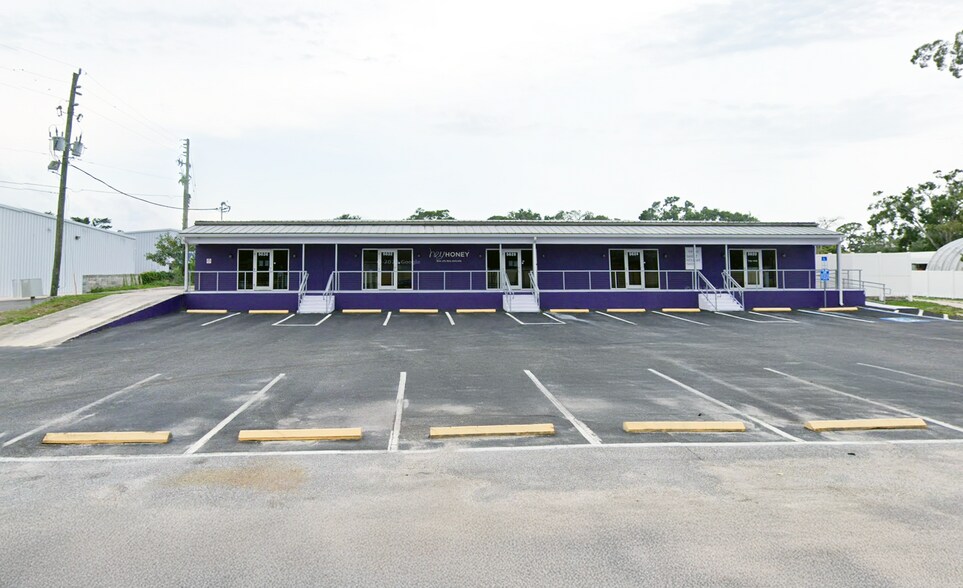 Primary Photo Of 5620 Palmer Blvd, Sarasota Light Manufacturing For Lease