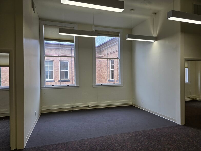 More Photos Of 17 New South St, Northampton Office For Sale