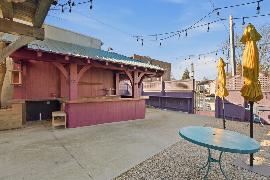 More Photos Of 140 Broadway, Newport Storefront Retail Residential For Lease