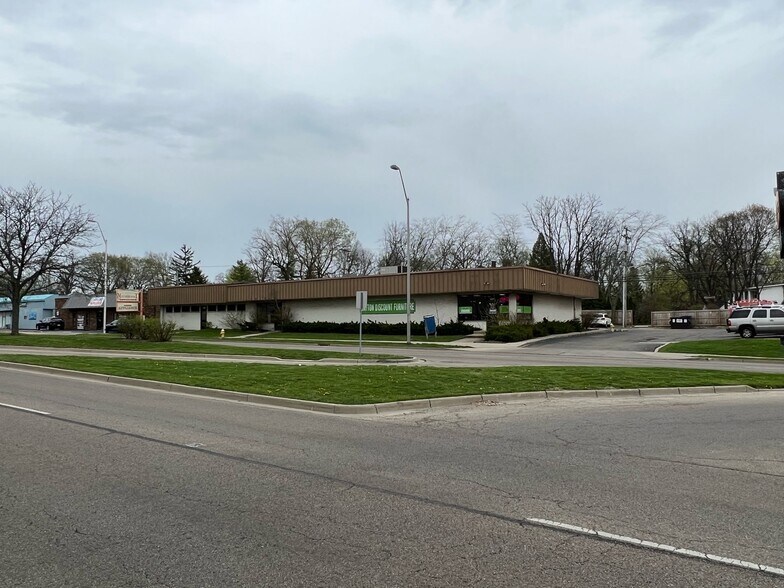 Primary Photo Of 2882 S Dixie Dr, Dayton Freestanding For Sale