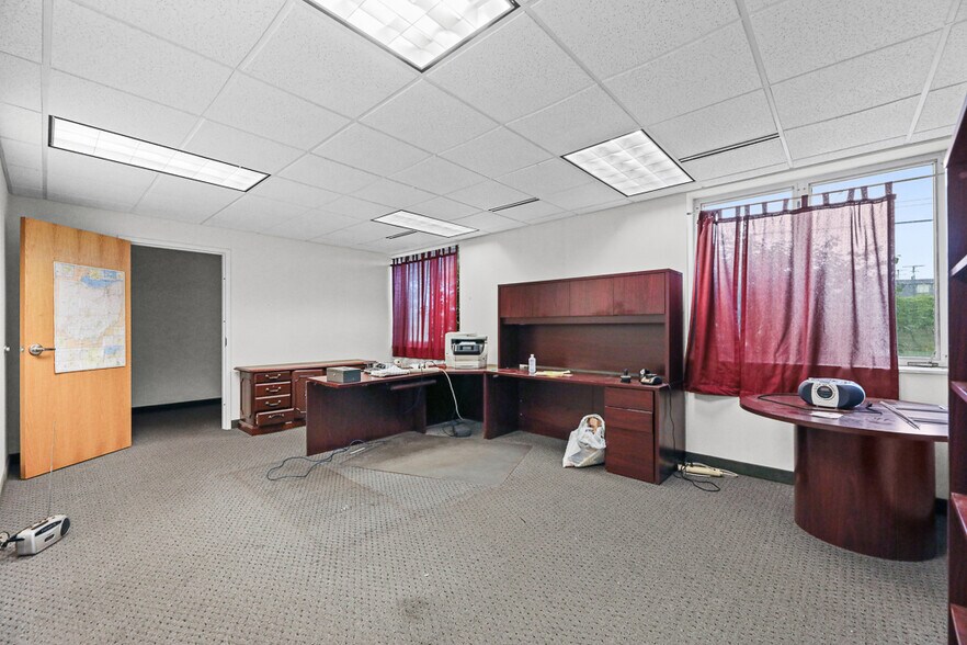 More Photos Of 37401 Stevens Blvd, Willoughby Flex For Lease