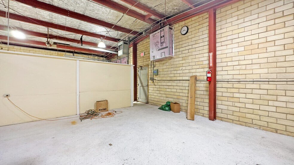 More Photos Of 115 Engel St, Houston Flex For Lease