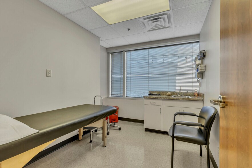 More Photos Of 2004 Hayes St, Nashville Medical For Lease
