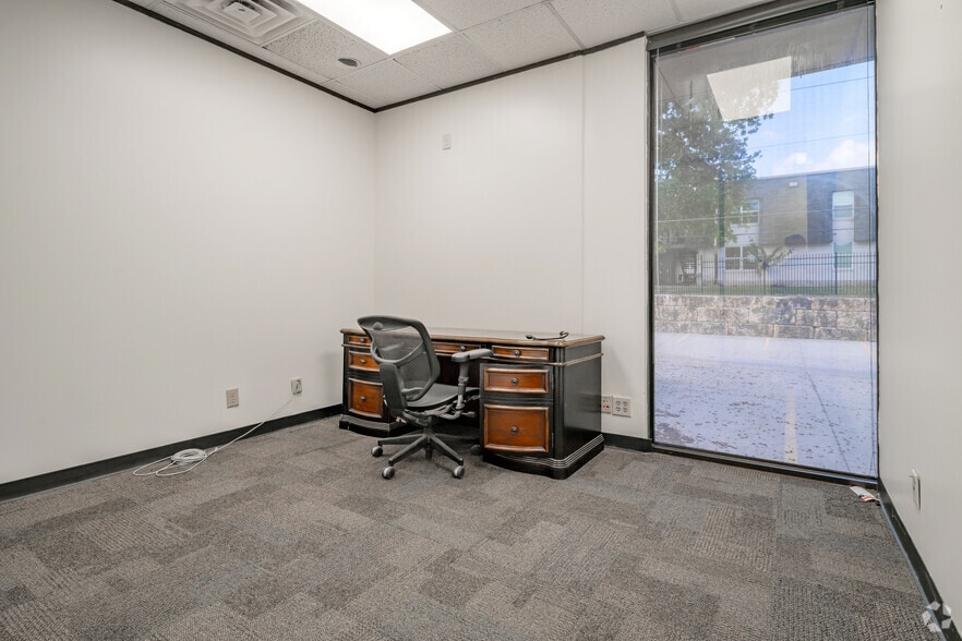 More Photos Of 4203-4211 Gardendale St, San Antonio Office For Lease