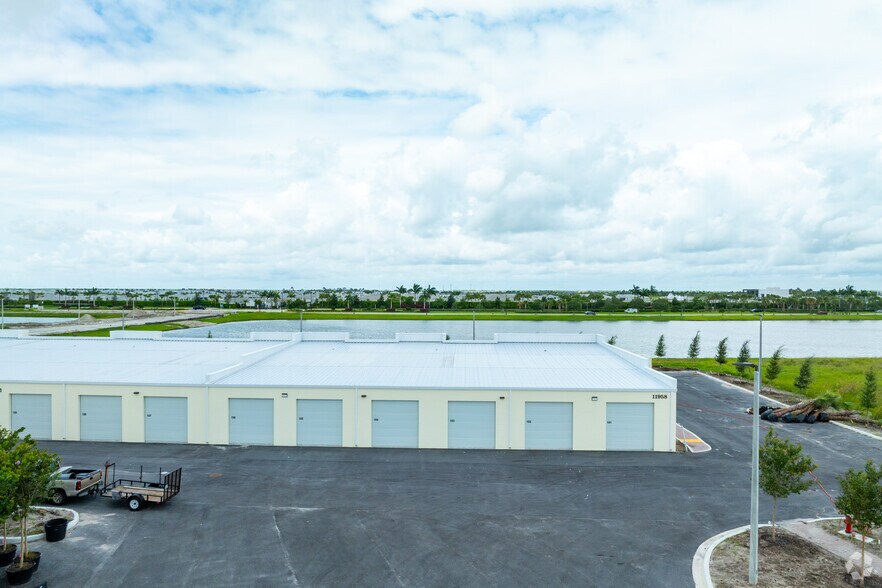 More Photos Of 11950 SW Tom Mackie Blvd, Port Saint Lucie Light Manufacturing For Lease