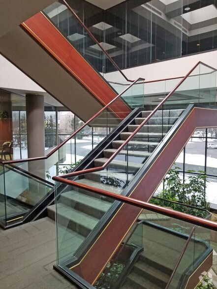 More Photos Of 1295 Northland Dr, Mendota Heights Medical For Lease