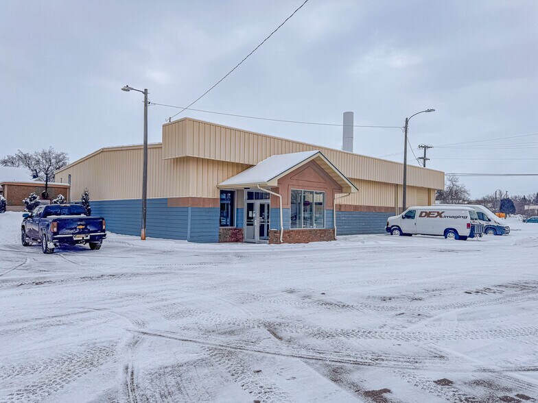 More Photos Of 601 9th St S, Great Falls Showroom For Sale